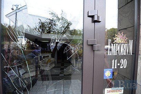 ​Полиция расследует беспорядки у магазина, на котором стерли майдановские граффити