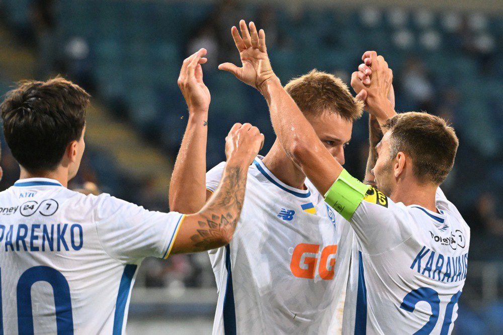 Бражко разом з партнерами по команді після гола