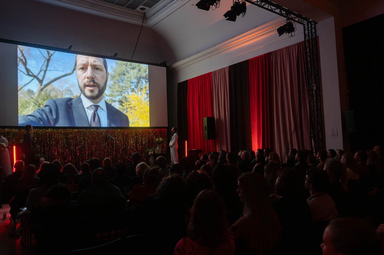 Мстислав Чернов під час F:ACT Award на CPH:DOX з фільмом «2000 метрів до Андріївки».