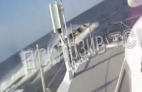Обнародовано видео погони российского катера за украинскими моряками