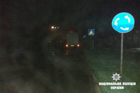 Водитель сбил трех жителей села на Прикарпатье, перекрывавших дорогу в час ночи