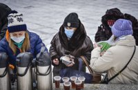 Проти холоду й голоду. Як під час морозів допомагають бездомним і бідним 