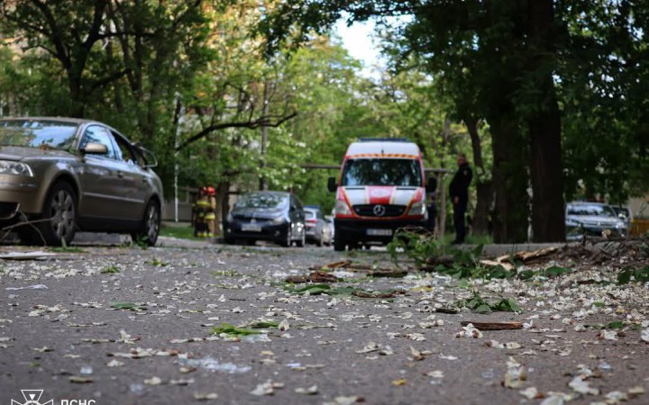 У Миколаєві зранку стався вибух побутового газу у багатоповерхівці, загинула жінка (оновлено)