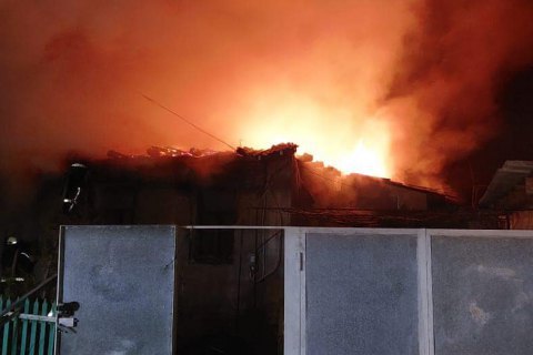 Оккупанты обстреляли военные аэродромы и склады, в Мариуполе повреждены 7 жилых домов (обновлено)