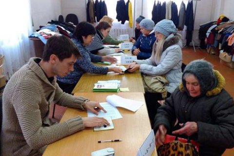 Кабмін дозволив переселенцям отримувати виплати у всіх банках