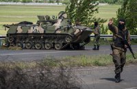 Силовики уничтожили из гранатомета две машины с боевиками, напавшими на блокпост в Славянске