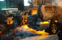 У Києві на Троєщині горіла автостоянка