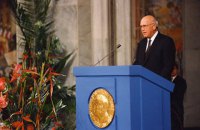 Умер последний белый президент ЮАР, нобелевский лауреат де Клерк