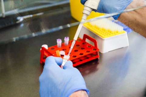 В Україні випустили перші 200 тисяч лабораторних тестів на коронавірус