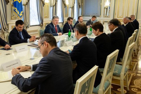 Порошенко обговорив з послами G7 запуск Антикорупційного суду та звільнення українських заручників у Росії