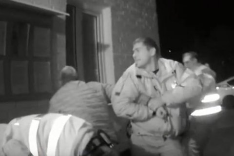 Трем запорожским патрульным предъявлено обвинение в пытках