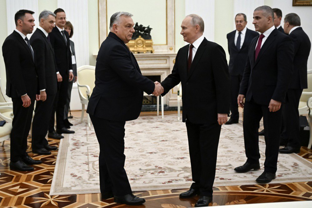 Президент Росії Володимир Путін і прем'єр-міністр Угорщини Віктор Орбан під час зустрічі в Кремлі, 28 листопада 2025 року