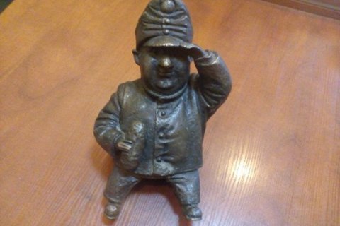 Одеситка вкрала бронзовий міні-пам'ятник солдату Швейку з Дерибасівської