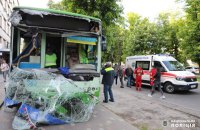 У Черкасах пожежна машина протаранила тролейбус: двоє постраждалих