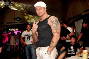 Зять Блохіна побив пішохода, щоб проїхати "Лексусом" по тротуару