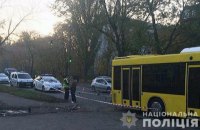 У Києві автобус насмерть переїхав чоловіка, який лежав на дорозі після бійки