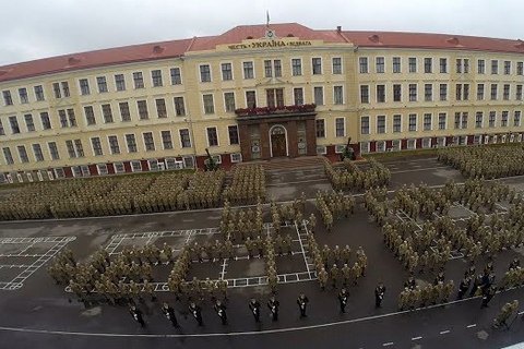 Порошенко: Львівській академії сухопутних військ не загрожує знищення