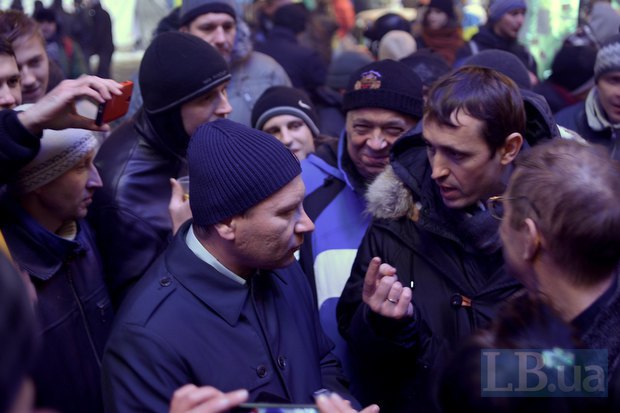 К митингующим приходил пообщаться депутат от ПР Владислав Лукьянов
