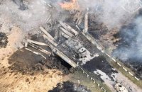 Генштаб показал уничтожение колонны российской техники в Харьковской области: оккупантов взорвали вместе с мостом