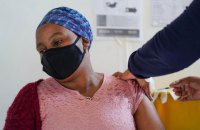 ЮАР собирается ввести обязательную вакцинацию из-за омикрон-штамма
