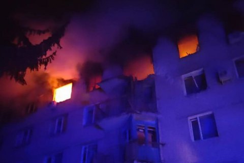 Після авіаудару росіян в Харкові на території фізико-технічного інституту сталася пожежа
