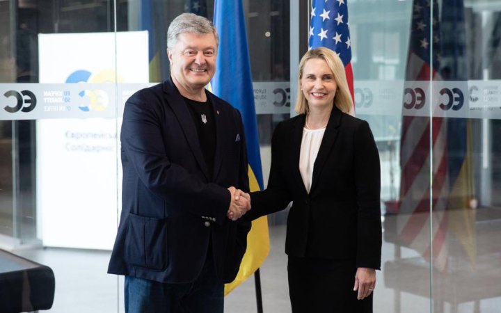 Порошенко провів зустріч з Надзвичайним і Повноважним Послом США в Україні Бріджит Брінк
