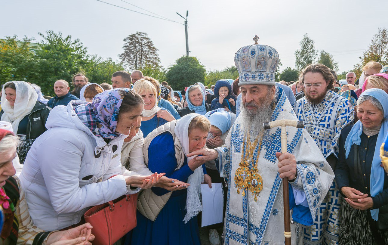 Предстоятель УПЦ МП Онуфрій з паствою