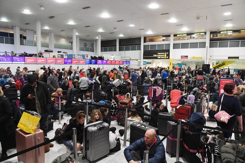 Лондонский аэропорт почти на двое суток прекратил работу из-за дронов 1