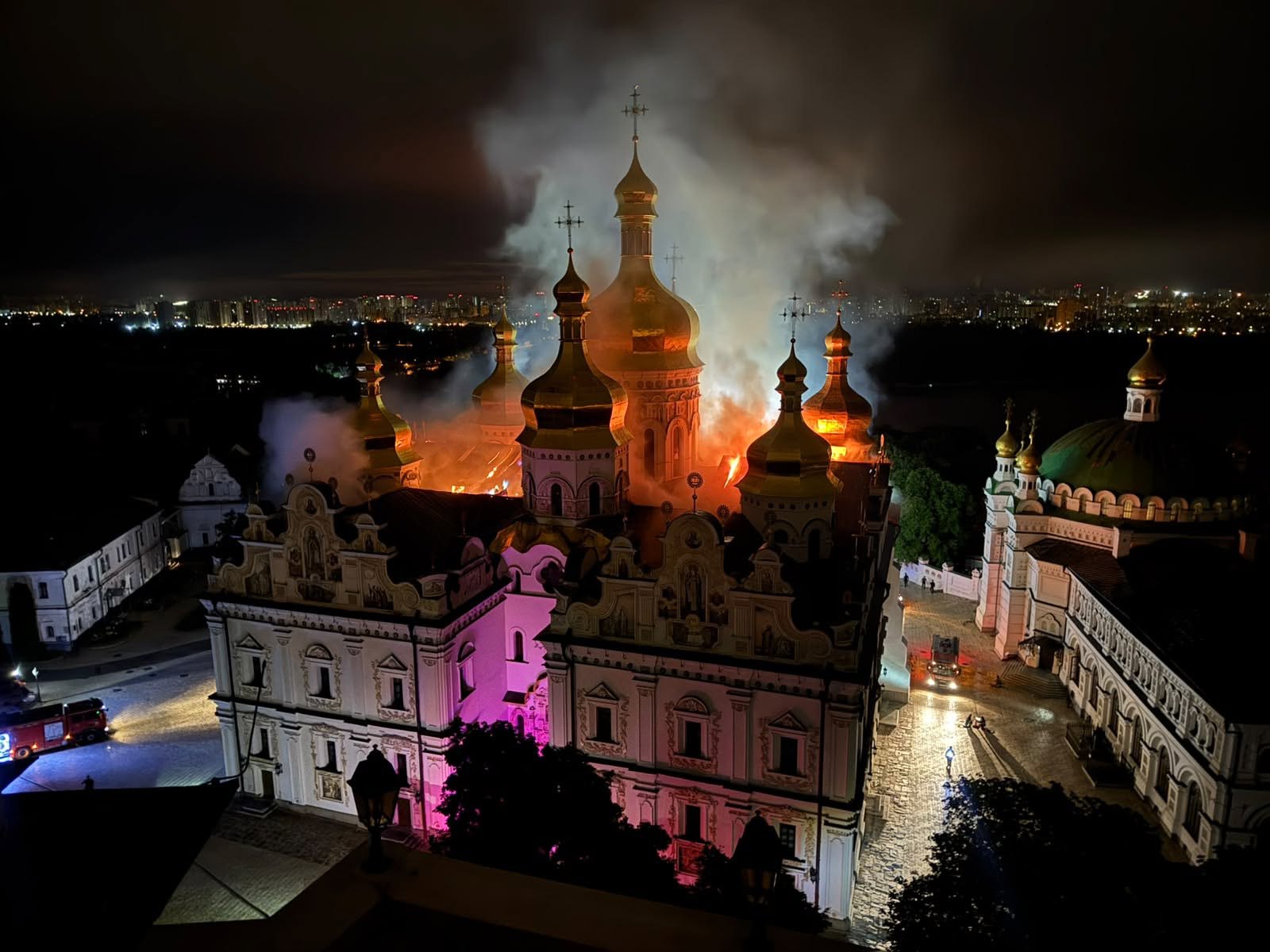Пожежа у Києво-Печерській лаврі унаслідок атаки РФ, 15 червня
