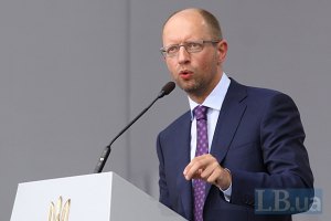Яценюк не намерен сдавать депутатский мандат вместе с Гриценко