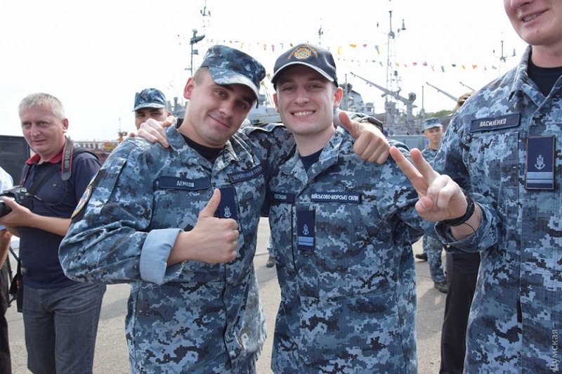 Освобожденные из российского плена моряки вернулись в Одессу (ФОТО) 15