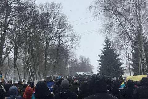 "Луганск – это Украина!": мирные жители Белокуракино вышли на митинг против оккупантов