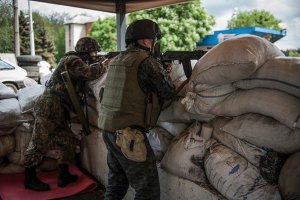 У Славянска террористы ранили двух солдат