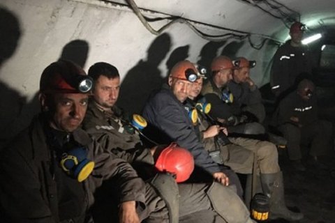 В Кривом Роге около 400 шахтеров протестуют под землей