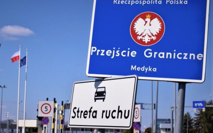 ДПСУ попередила про можливе ускладнення руху для вантажівок на всіх пунктах пропуску з Польщею через страйк її перевізників