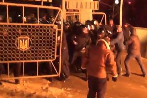 Донецкие силовики прорвали блокаду в Василькове и движутся в Киев