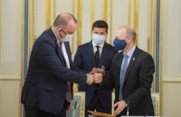  У присутності Зеленського "Енергоатом" та Westinghouse уклали контракт на постачання палива в Україну