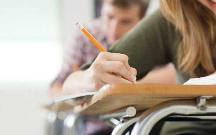 Мінцифри обіцяє компенсацію навчання за цей рік тисячі випускників, які є дітьми захисників