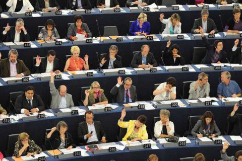 Европарламент принял резолюцию по освобождению Савченко и Сенцова
