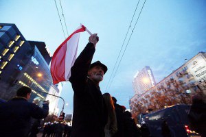 Польша приняла на лечение первых активистов Евромайдана