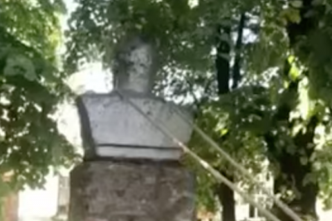 В Хмельницкой области демонтировали последний в области памятник Ленину