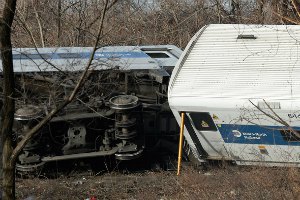Машинист сошедшего с рельс поезда в Нью-Йорке признался, что задремал