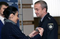 Деканоидзе вручила жетоны первым 50 полицейским, прошедшим переаттестацию