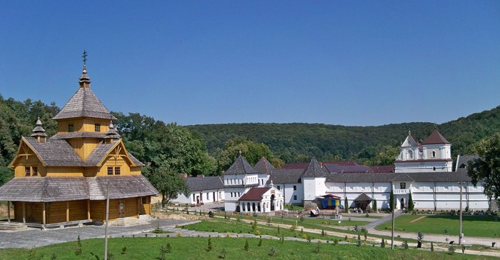 Монастырь в селе Унев