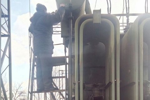 В Донецкой области восстановили электроснабжение и подачу воды пораженной снарядом насосной станции