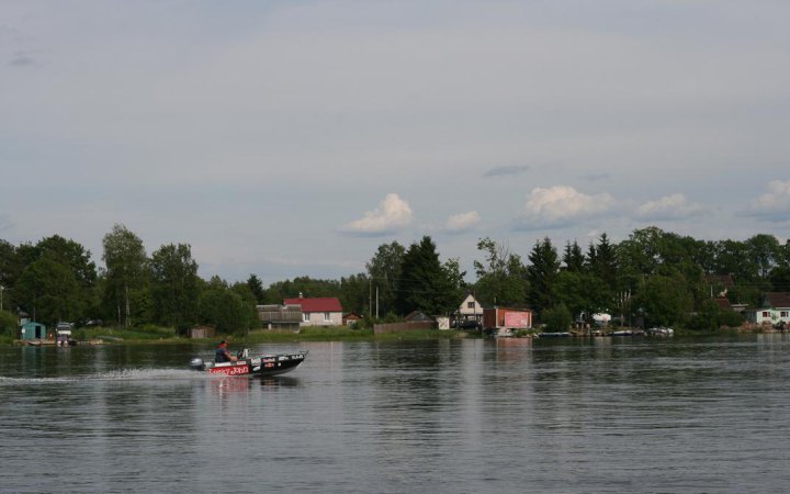 Росіяни зняли естонські фарватерні буї на річці Нарва