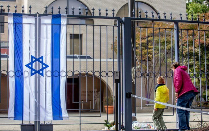 Пілот підпалив себе біля посольства Ізраїлю у Вашингтоні