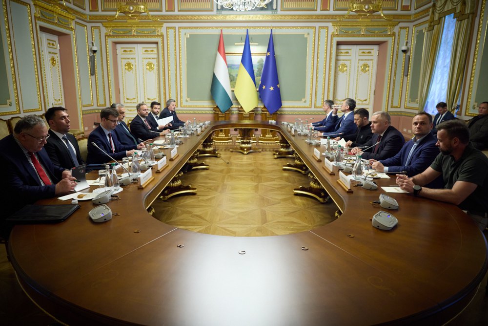 Віктор Орбан і Володимир Зеленський на чолі делегацій під час зустрічі в Києві
