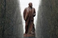 Под памятником Ленину в Киеве подожгли дымовую шашку 