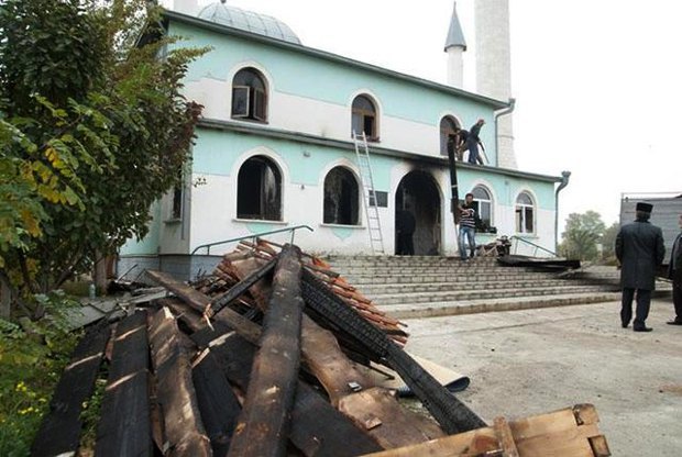 Підпали мечетей почалися ще в кінці минулого року. На фото - мечеть в Саках